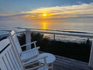 NEW Reno BEACH FRONT 4BD BA Game room Elevator - 4hvězdičkové hotely ve městě Carolina Beach
