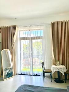 Thẩn Thơ Homestay