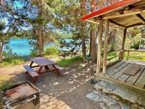 Paulina Lake Lodge and Resort