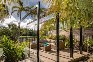 Tranquility by the Lake - Luxury Home Port Douglas