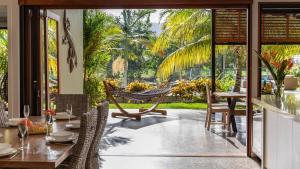 Tranquility by the Lake - Luxury Home Port Douglas