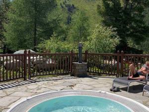 Arc 1950 - Appart 2 chambres, piscine & jacuzzi - FR-1-686-54