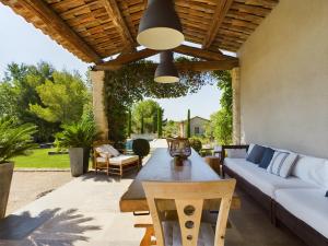 Charmant Mas Provençal avec Piscine aux Alpilles - FR-1-599-122