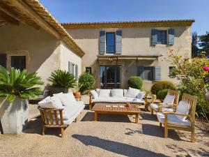 Charmant Mas Provençal avec Piscine aux Alpilles - FR-1-599-122