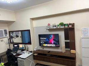 Bayfront Suite in Pasay, Manila Near NAIA Terminal, PICC, Star City, MOA and US Embassy - Pet-Friendly, Free Pool, Wi-Fi & Netflix