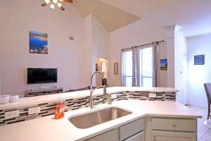 Round Rock Family Retreat 4BR 3BA Close to Shopping and Attractions Sleeps 10