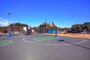 Round Rock Family Retreat 4BR 3BA Close to Shopping and Attractions Sleeps 10