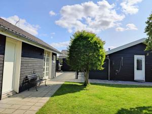 Charming Holiday Home Near The Beach