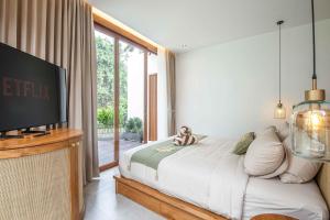 Luxury 3BR Retreat Jungle View, Near Ubud Center