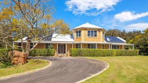 The Entertainer’s Estate with Pool