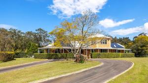 The Entertainer’s Estate with Pool