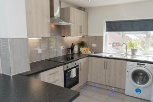 Convenient, Spacious Home, Local shops and Pubs