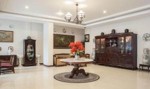 RedDoorz Near Trans Studio Mall 3