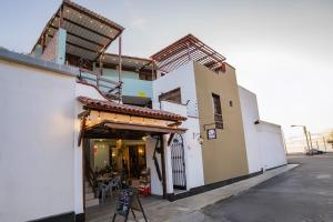 INARA - Cafe & Hostel