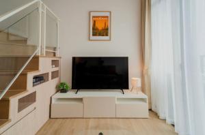 Panoramic Duplex Rama 9 Modern Infinity Pool & Gym