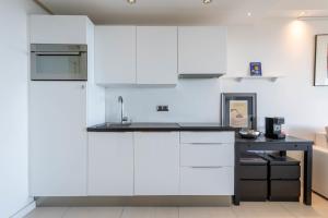 Apartment with Terrace Pool & Beach Access