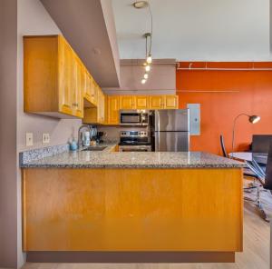 1Br in Heart of Downtown, Sauna, Prime Location
