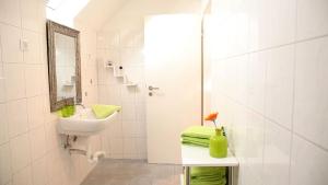 Art City-Studio Kassel 5, modern, citynah, voll ausgestattet, kostenfreie Parkplätze, Süd-Balkon, ruhig, Herkulesblick