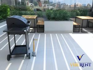 Modern 6 sleeper JVC Rooftop pool, tennis court 10 min to Marina