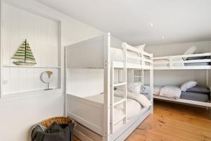 Huge fully fenced backyard for kids and pets