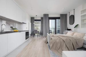 Towarowa Towers Warsaw Modern Air-Conditioned Studio by Noclegi Renters