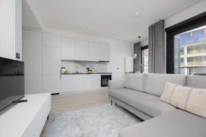 Towarowa Towers Warsaw Modern Air-Conditioned Studio by Noclegi Renters