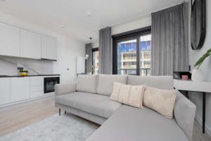 Towarowa Towers Warsaw Modern Air-Conditioned Studio by Noclegi Renters