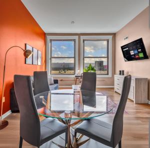 1Br in Heart of Downtown, Sauna, Prime Location