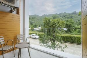 Sea Heaven Elegant Studio Forrest View 2228