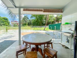 2 Mins from Beach Bliss Rustic Cabin Langkawi 2PAX
