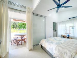 2 Mins from Beach Bliss Rustic Cabin Langkawi 2PAX