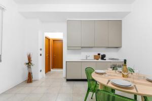 Lake Corner near the center of Sirmione