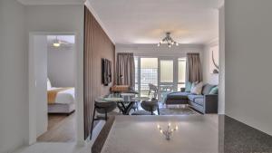 Stylish 2 Bed with Balcony near iconic Stadium in Green Point