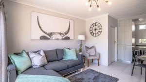 Stylish 2 Bed with Balcony near iconic Stadium in Green Point