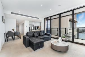 High level deluxe 2 bedroom APT