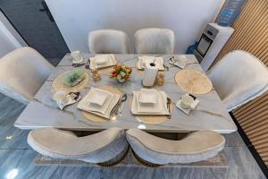 executive three bedroom apartment with swimming pool private parking space ,child play area and amazing scenic views