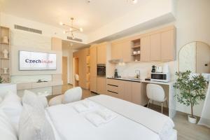 New Studio Aura JVC Pool Gym Sauna Padel court