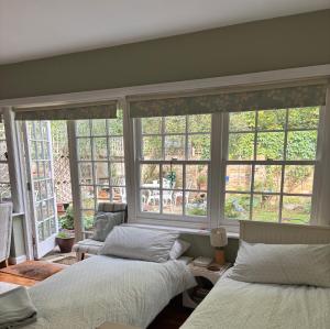 Self contained garden studio