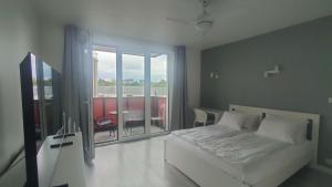 3-Bedroom Apartment with 2 Free Parking Spots - TAURON ARENA