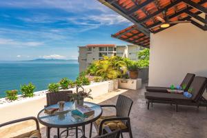 Luxury Oceanview Condo with heated Pool