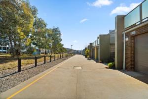 Stylish Townhouse with Private Courtyard