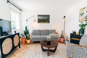 Wunderschönes Chalet mit Gästehaus in der Natur mit Fass-Sauna