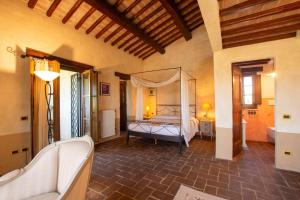 Tenuta di campagna con piscina immersa nel verde