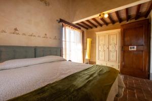 Tenuta di campagna con piscina immersa nel verde