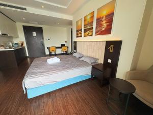 Chic Ha Long Studio Bay, City & Mountain Views