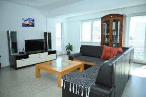 Lihnidos Home, Central Apartment, AC, Lake Access, Beach