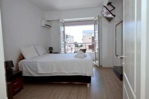 Lihnidos Home, Central Apartment, AC, Lake Access, Beach