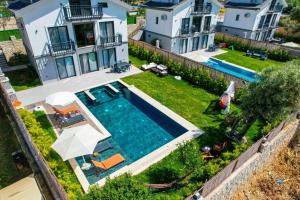 Aura luxury-Modern Stylish Central Holiday Villa For 6 Peeople