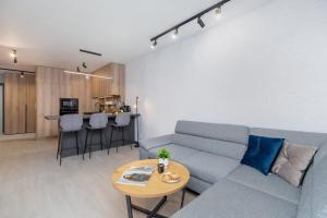 Elegant & Bright Apartment Zabłocie by Renters Prestige