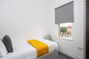 Modern 3 Bedroom Home with Parking in Southend